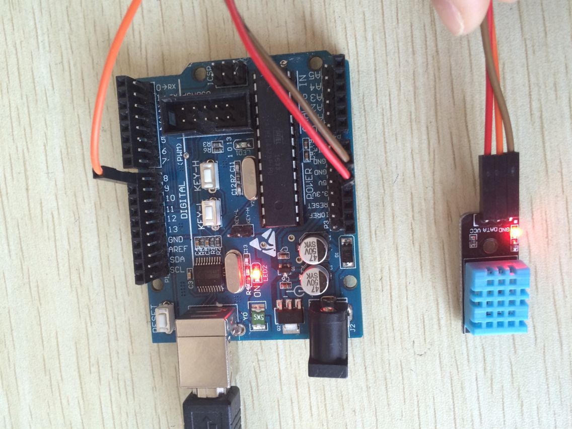DHT11模块接UNO:VCC→5V、DATA→D2、GND→GND